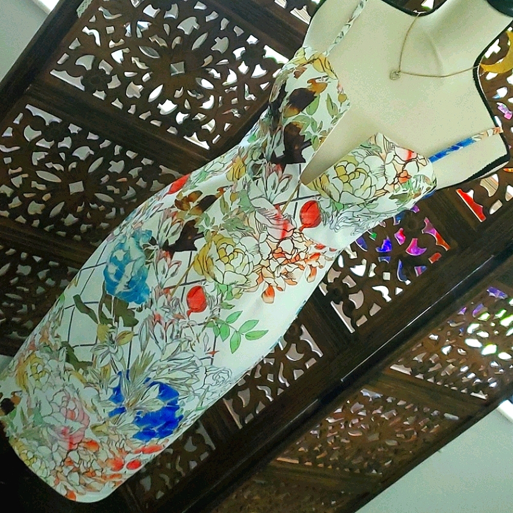 V-neck White floral dress